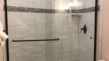 Basic Room, 1 Double Bed | Bathroom shower