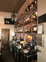 供应午餐和晚餐