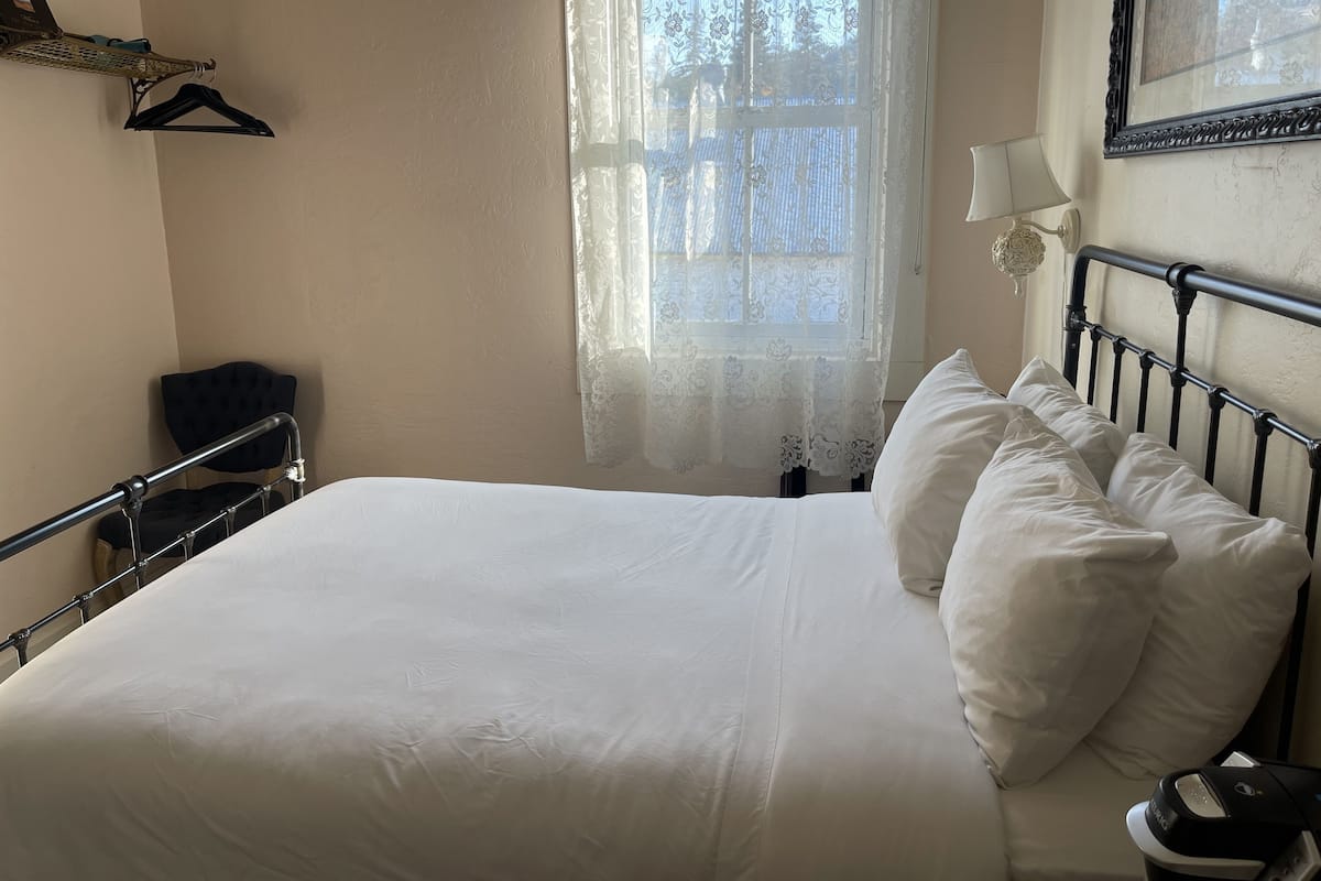 Chambre, 1 lit double | 1 chambre, décoration personnalisée, Wi-Fi gratuit, draps fournis