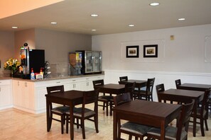 Free daily continental breakfast