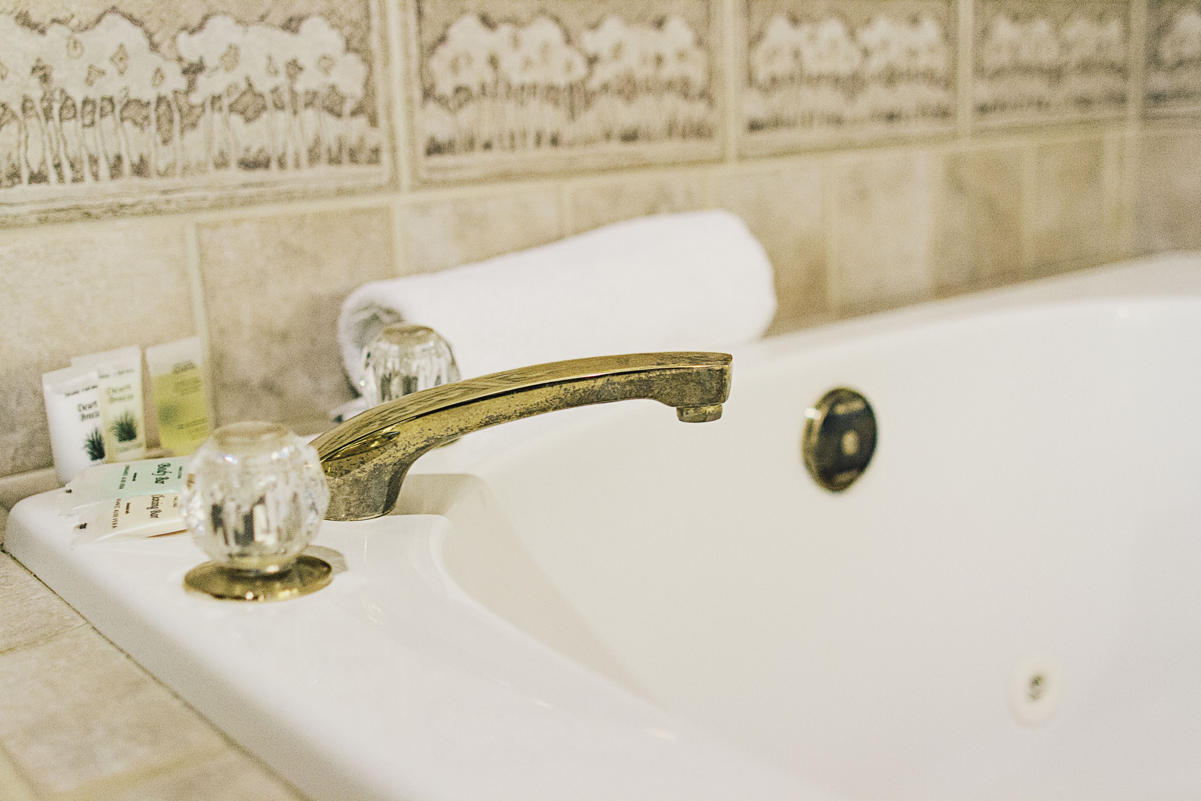 suite, 1 king bed, jetted tub | jetted bathtub