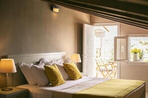 In-room safe, desk, iron/ironing board, free cribs/infant beds - Tomato Beach Hotel (Skiathos)
