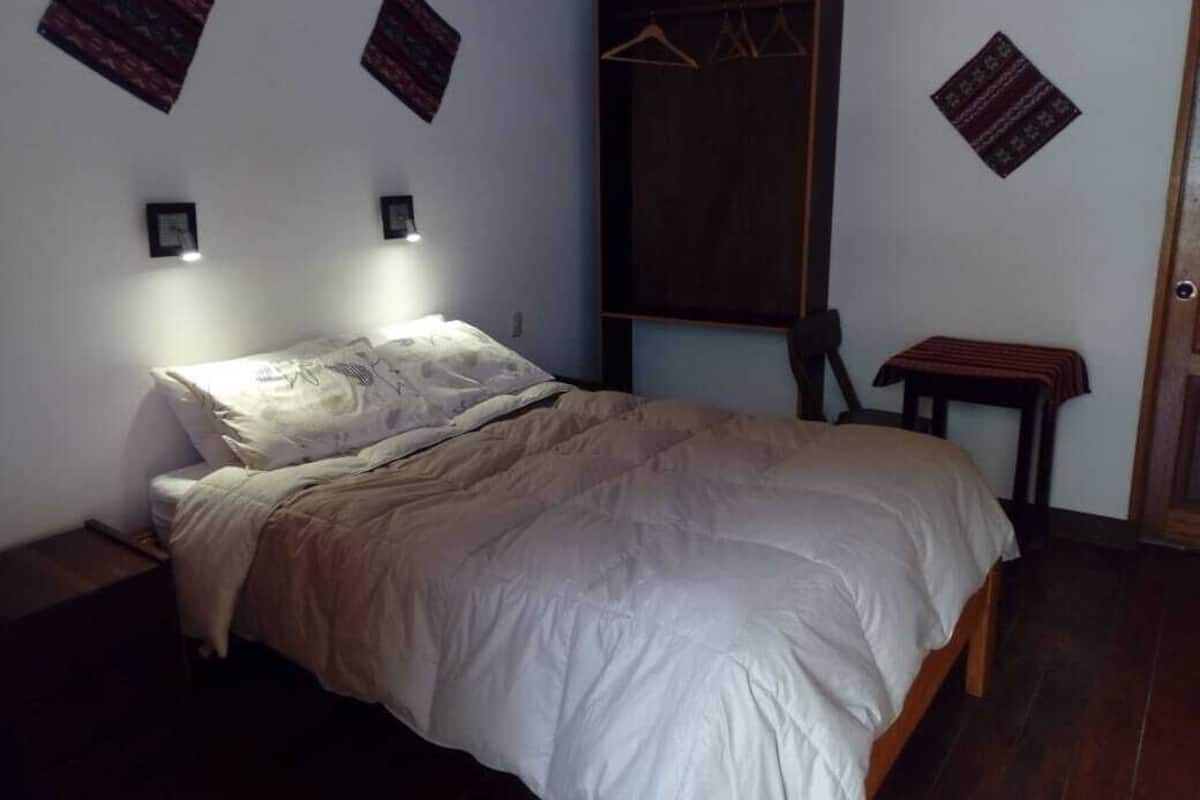 Habitación doble de uso individual | Edredón, decoración personalizada, cortinas blackout y wifi gratis