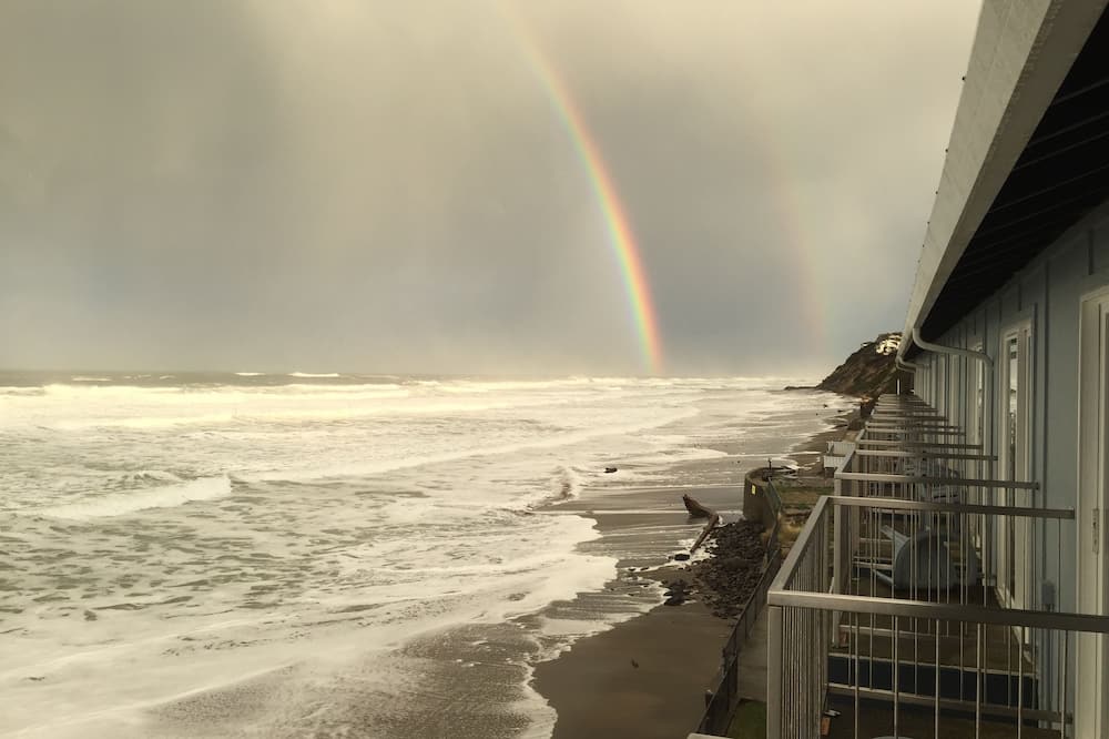 The Sandcastle Beachfront Hotel