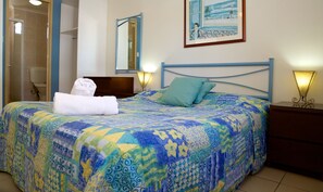 Apartment, 2 Bedrooms | 1 bedroom, individually furnished, iron/ironing board, rollaway beds - Raffles Royale (Surfers Paradise)