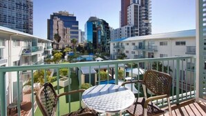 Apartamento, 2 habitaciones | Balcón
