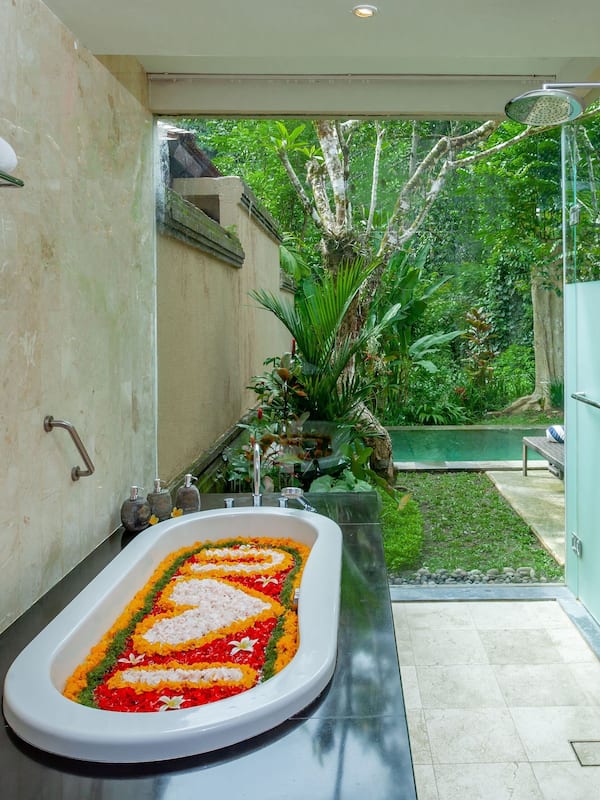 One Bedroom Pool Villa with Valley View | Deep-soaking bathtub
