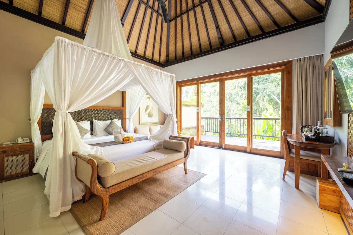 2 bedrooms, premium bedding, Select Comfort beds, free minibar items