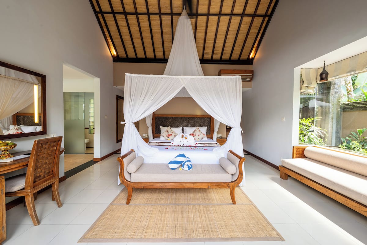 2 bedrooms, premium bedding, Select Comfort beds, free minibar items
