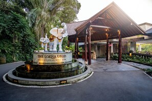 Front of property - The Lokha Ubud Resort, Villas & SPA (Ubud)