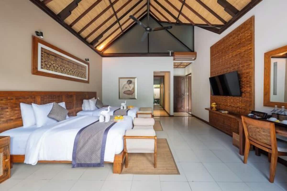 2 bedrooms, premium bedding, Select Comfort beds, free minibar items
