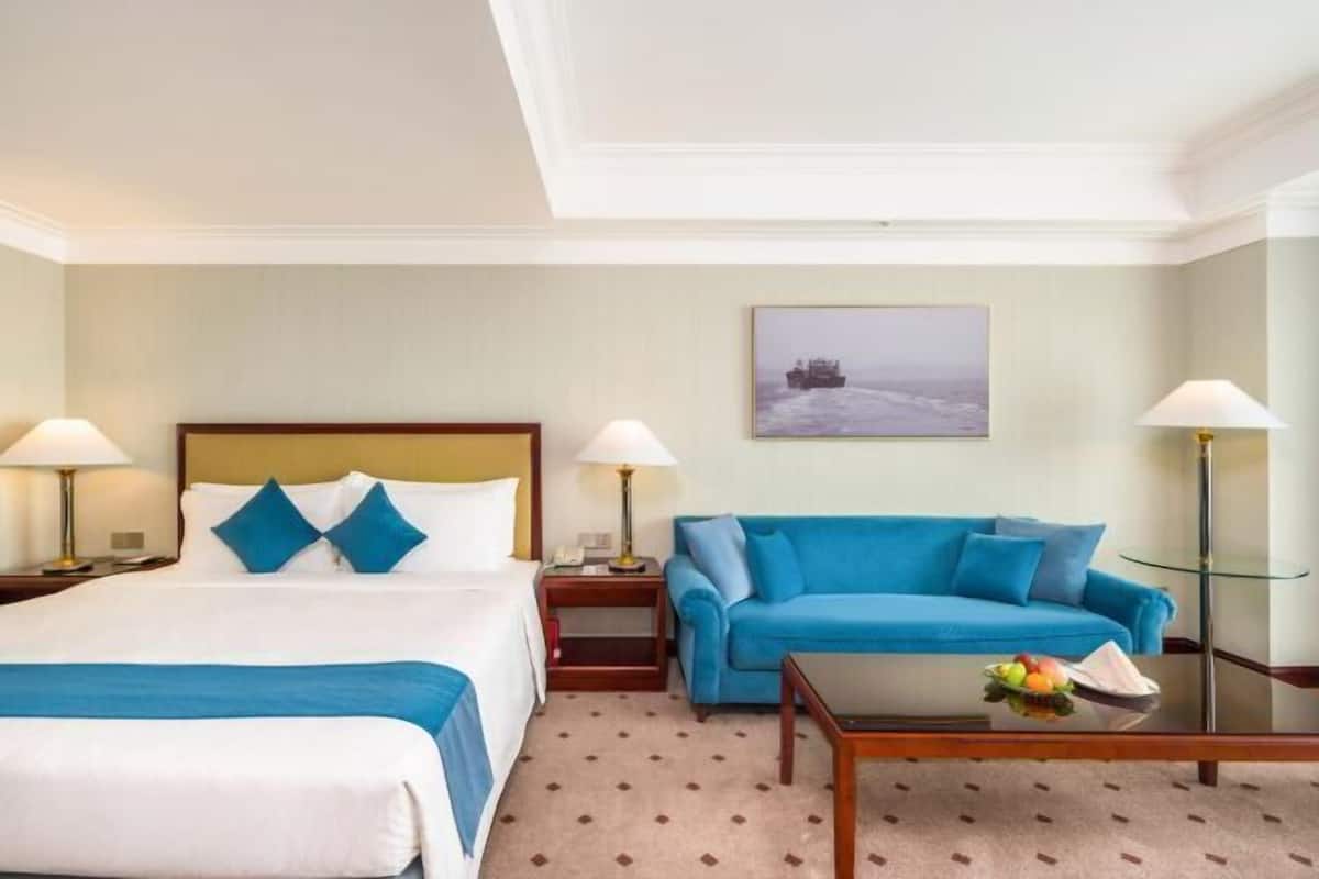 In-room safe, desk, free WiFi, bed sheets