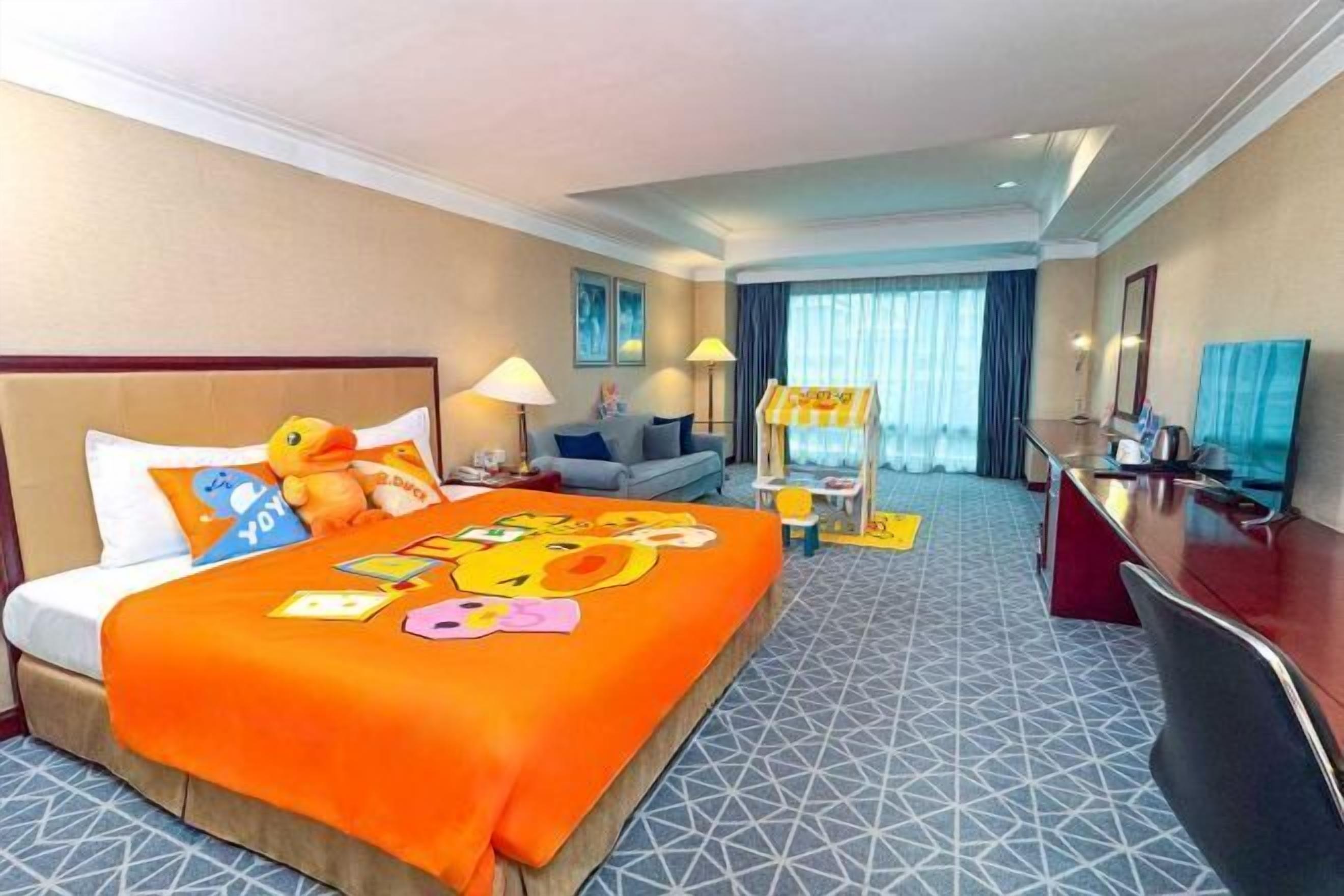 Zimmersafe, Schreibtisch, kostenloses WLAN, Bettwäsche