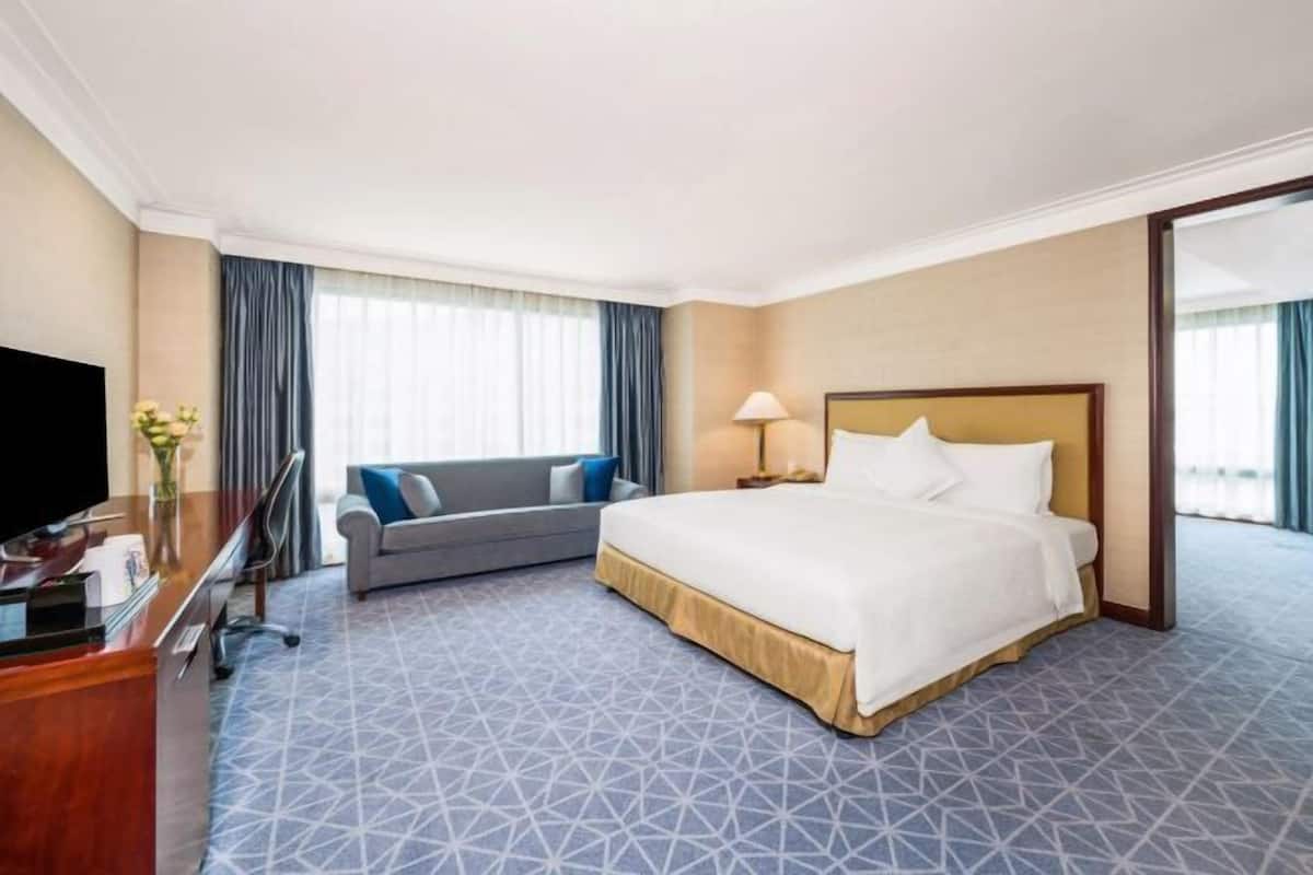 In-room safe, desk, free WiFi, bed sheets