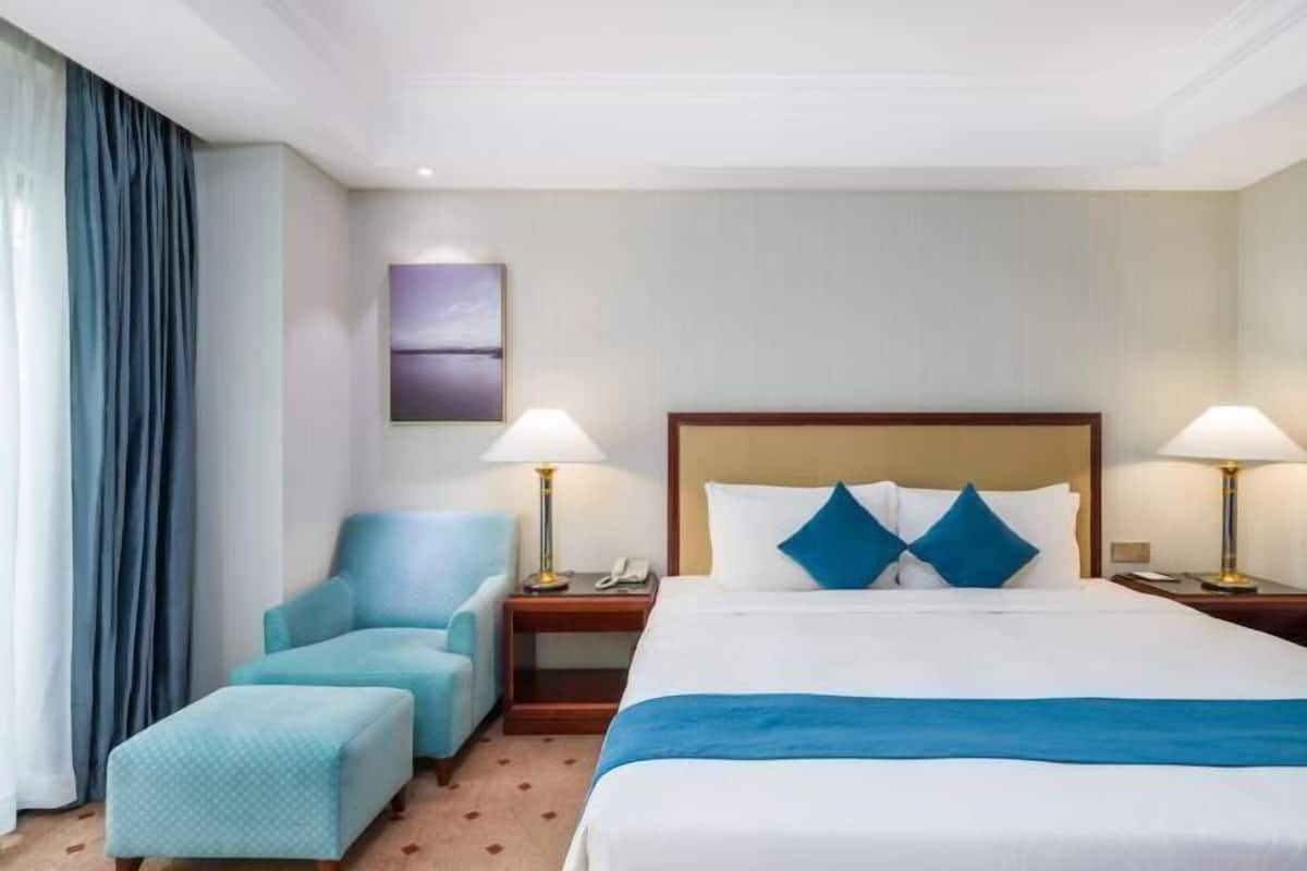 In-room safe, desk, free WiFi, bed sheets
