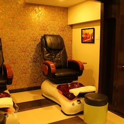 Hot tub, steam room, body treatments, aromatherapy, hot stone massages