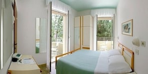 Double Room | Living area | Flat-screen TV