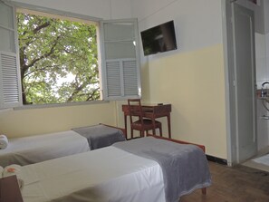 Twin Room | Minibar, in-room safe, desk, free WiFi - Hotel Esplanada (Belo Horizonte)