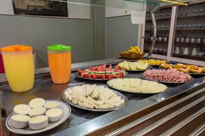 Free daily buffet breakfast - Hotel Esplanada (Belo Horizonte)