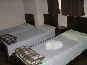 Standard Triple Room | Desk, free WiFi