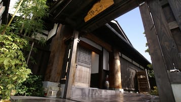 Classic Room, Non Smoking (Hanare-Yurari, 2 Private Open Baths) | In-room safe, individually decorated, individually furnished, desk