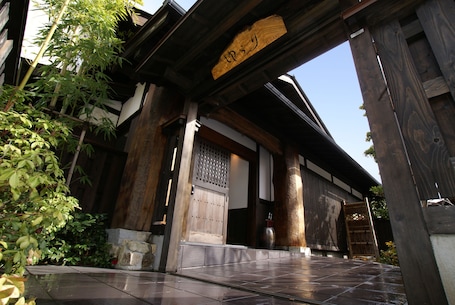 Classic Room, Non Smoking (Hanare-Yurari, 2 Private Open Baths) | In-room safe, individually decorated, individually furnished, desk. Sasara Gero Hot Springs
