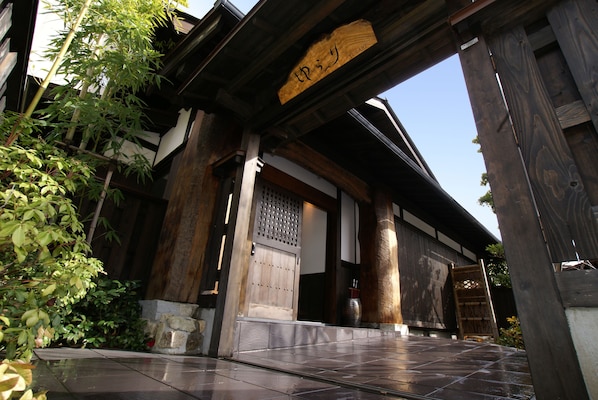 Classic Room, Non Smoking (Hanare-Yurari, 2 Private Open Baths) | In-room safe, individually decorated, individually furnished, desk