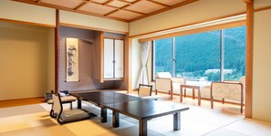 客房內保險箱、獨特裝潢、布置獨特、書桌