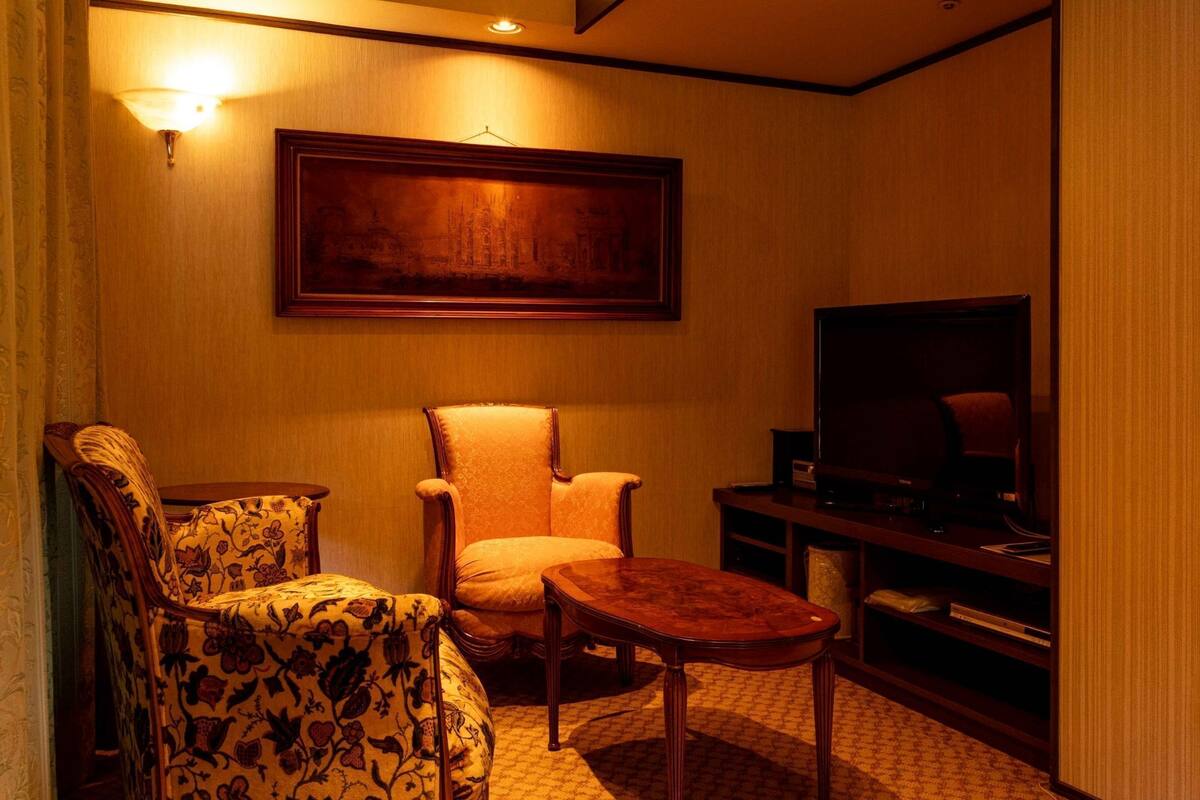 1 bedroom, in-room safe, individually decorated, individually furnished