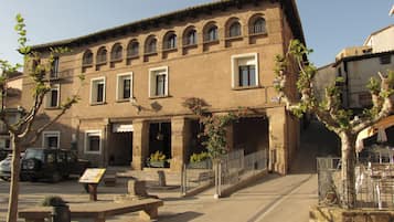 Vista frontal de la propiedad