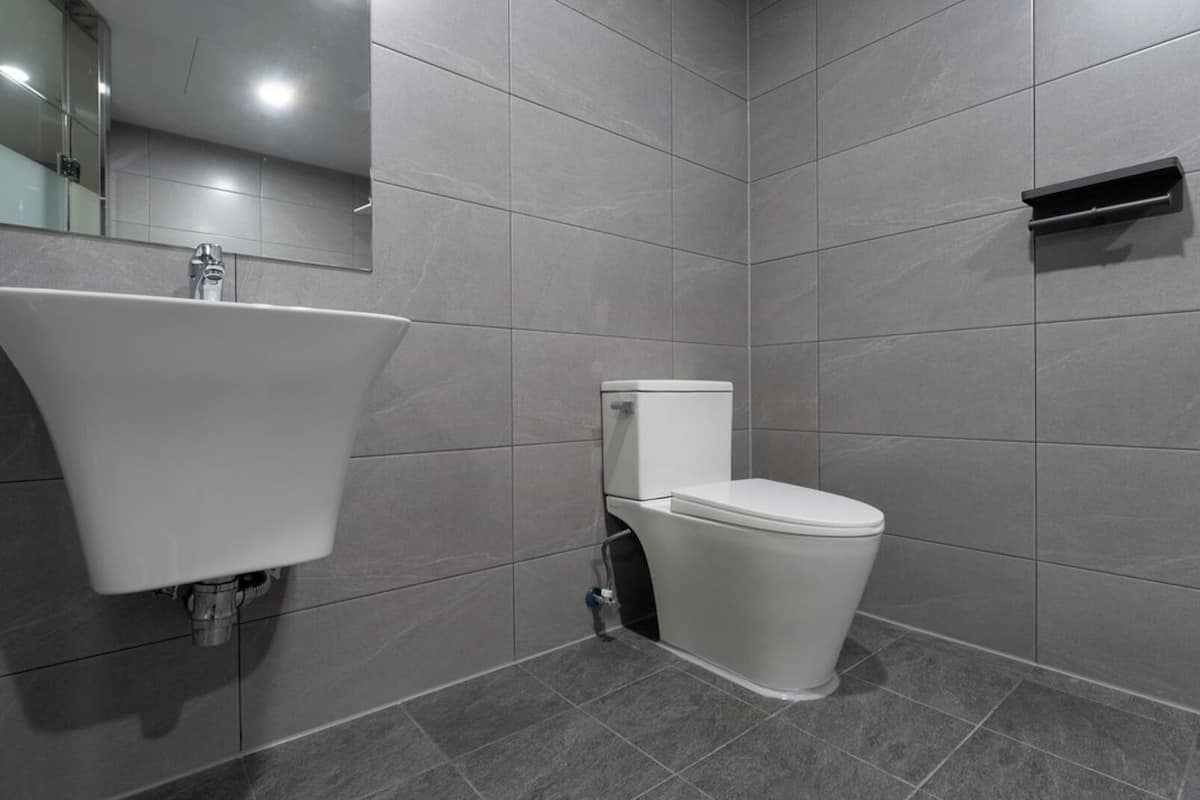 basic double room | bathroom | combined shower/bathtub, hair dryer, towels