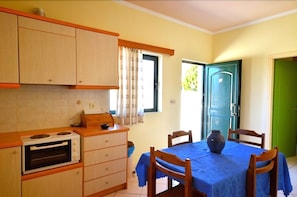 Apartment, 2 Bedrooms | In-room dining