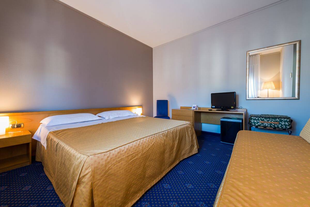 Quadruple Room | Minibar, in-room safe, desk, iron/ironing board