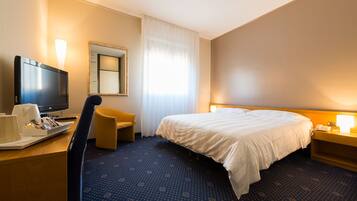 Minibar, in-room safe, desk, iron/ironing board