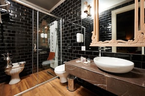 Apartment, 2 Bathroom, 2 Bedroom, with Elevator | Bathroom