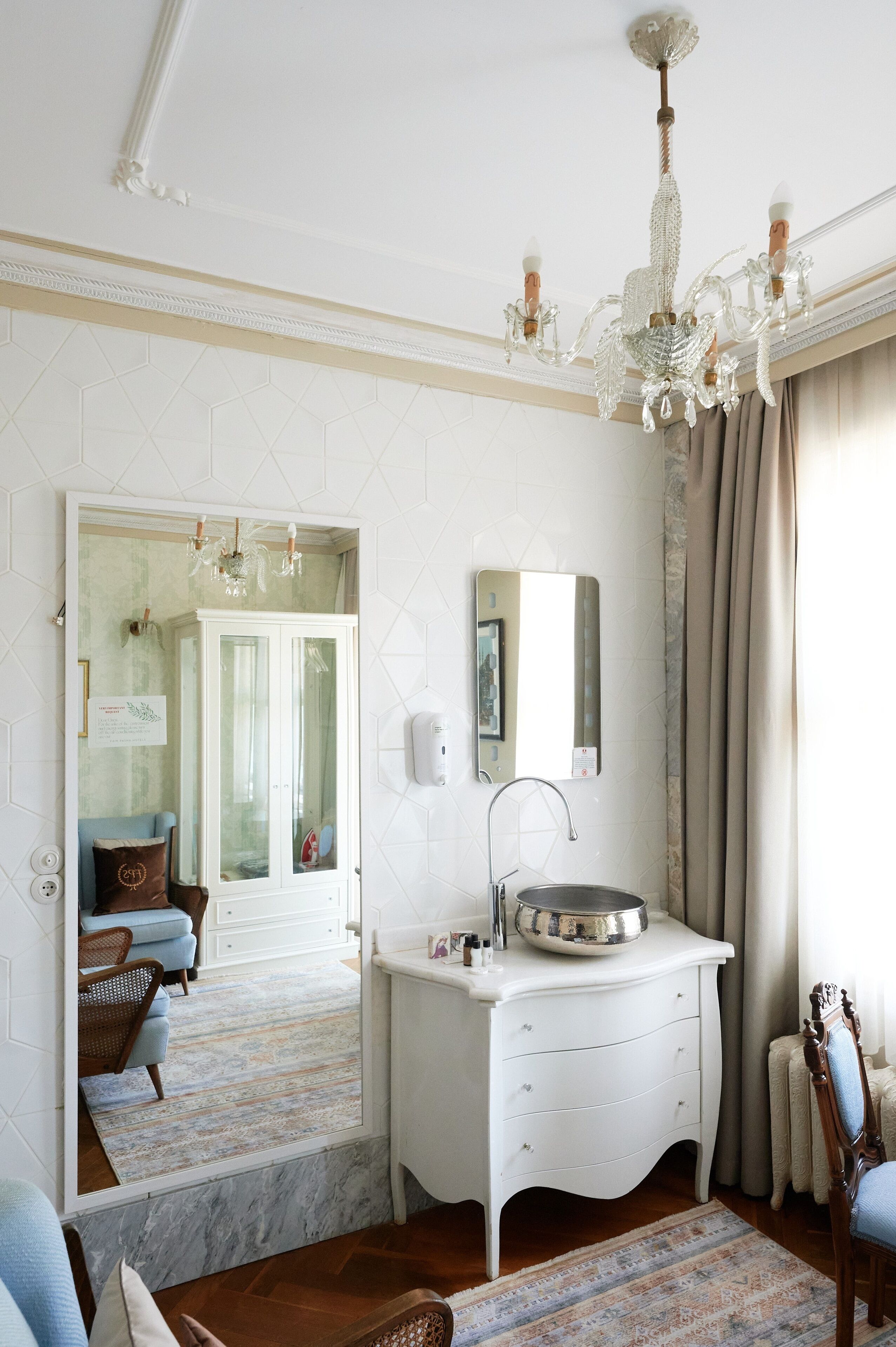 one bedroom suite  | living area | 106-cm smart tv with satellite channels, tv, dvd player