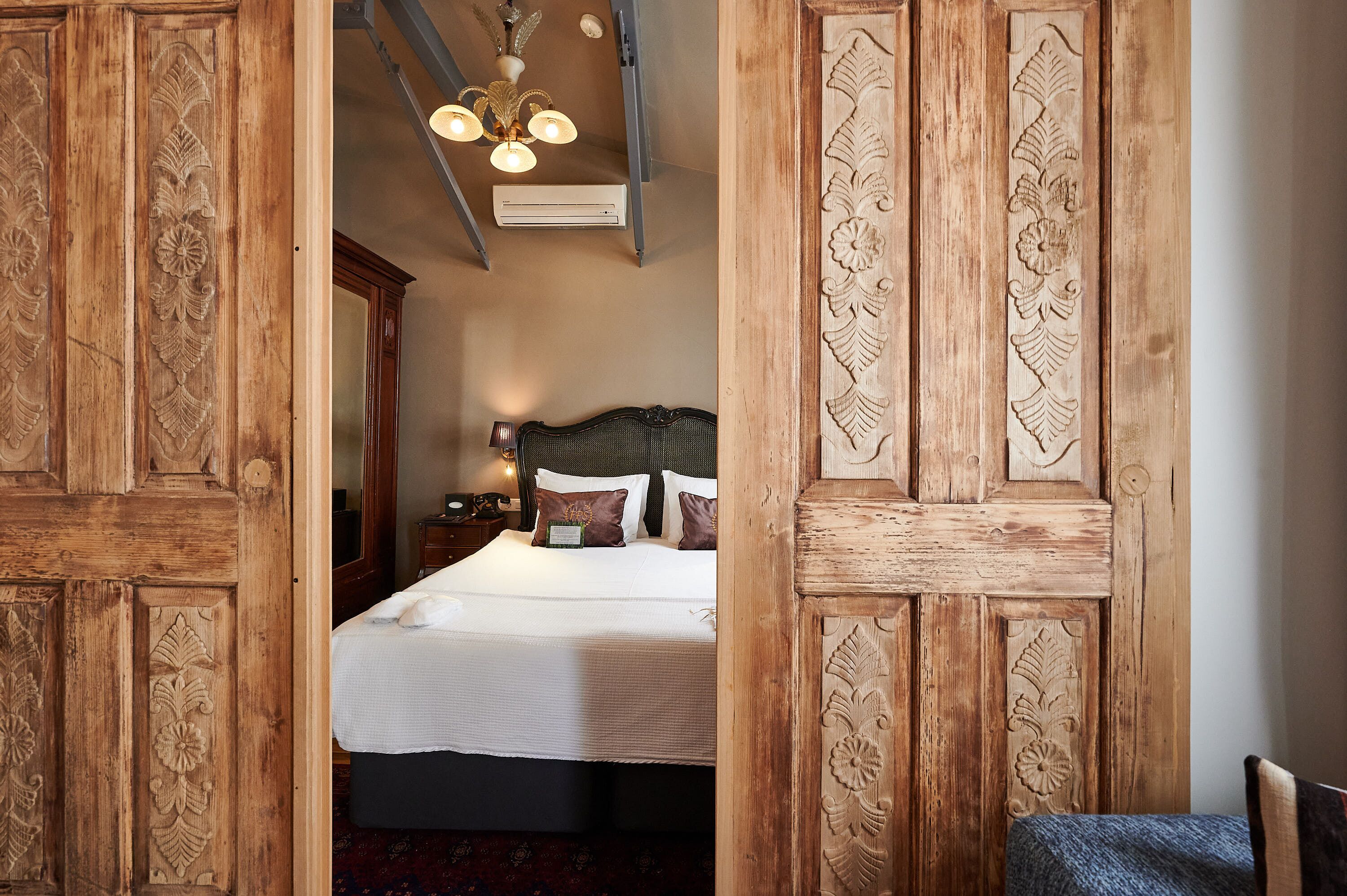 Penthouse Panorama | Seprai katun Mesir, seprai premium, busa memori, dan isi minibar gratis