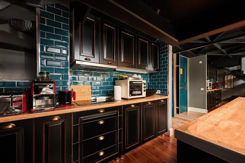 luxury penthouse, 2 bedrooms, balcony, city view | private kitchen | mini-fridge, microwave, espresso maker, coffee/tea maker