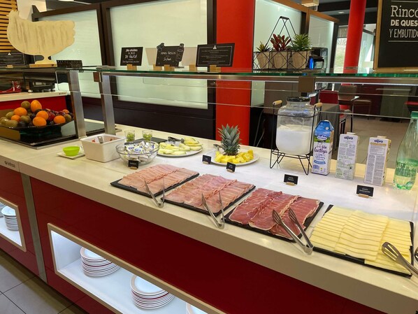 Desayuno buffet todos los días (con cargo)