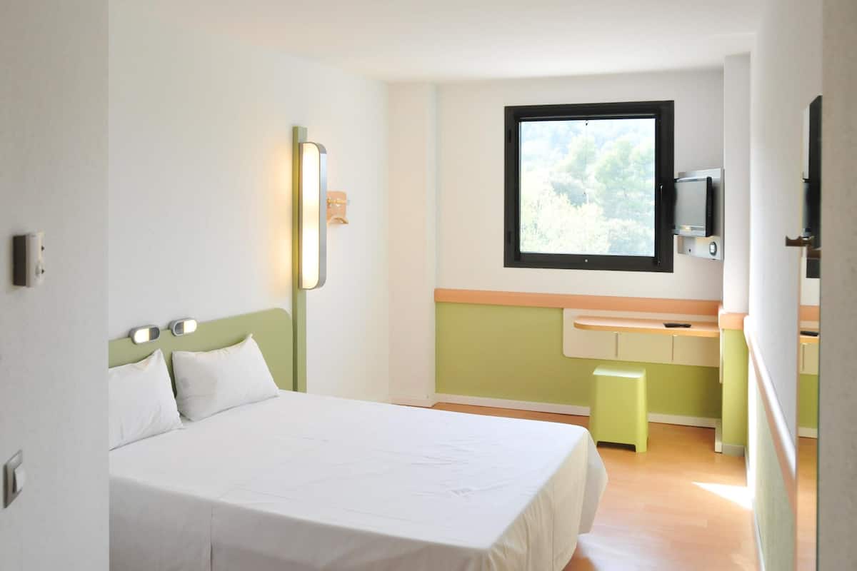 Standard Double Room, 1 Double Bed | Frette Italian sheets, in-room safe, desk, cribs/infant beds