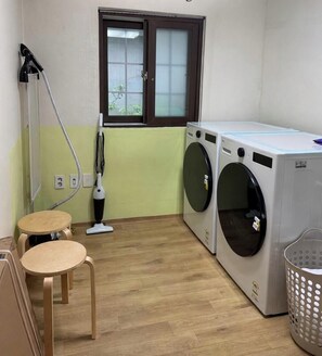 Laundry - Laketel (Seoul)