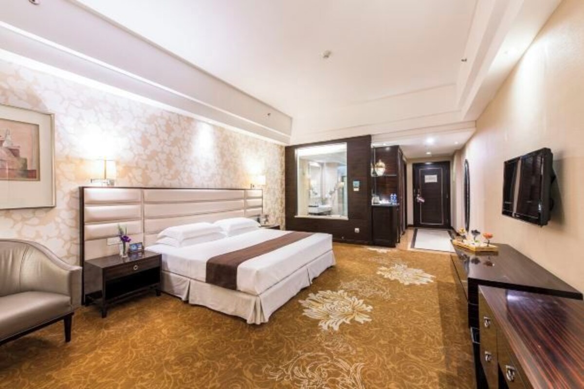 Deluxe Double Bed Room (Outdoor Balcony + Private Bathtub + Deep Sleep Bedding)
