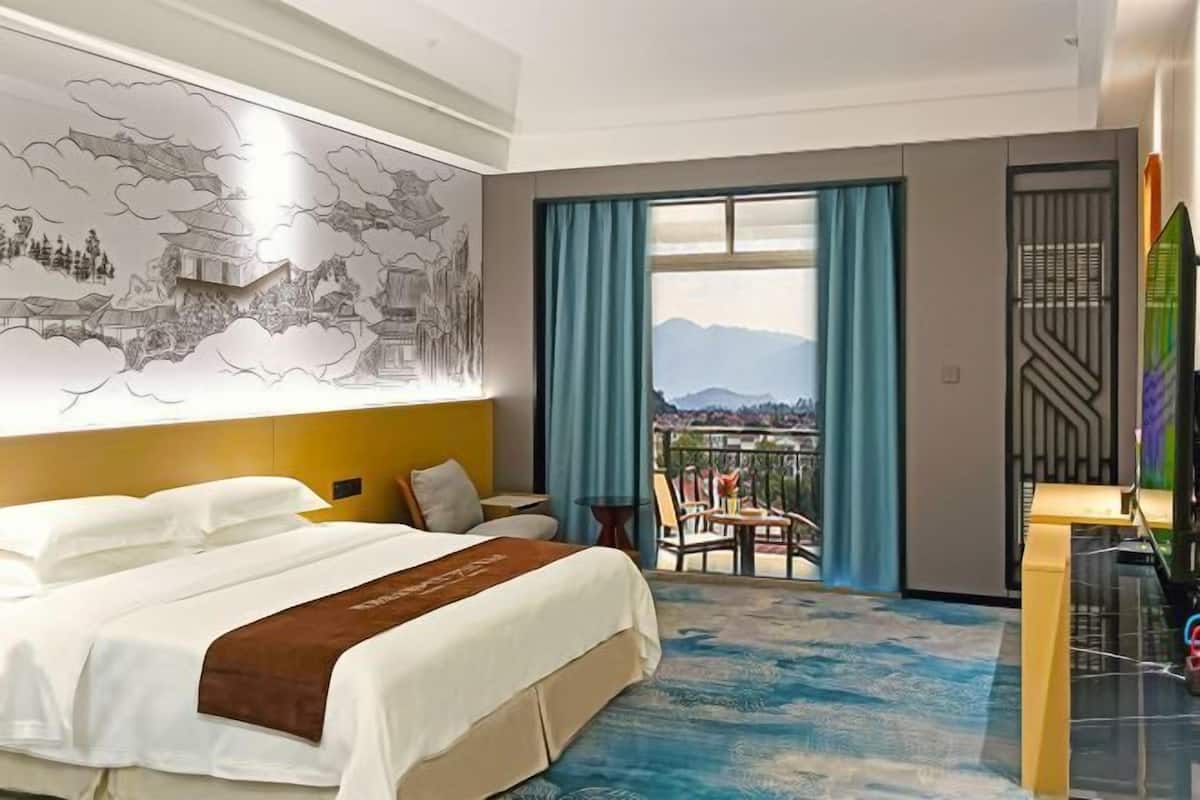 Cofres nos quartos, escrivaninha, cortinas blackout