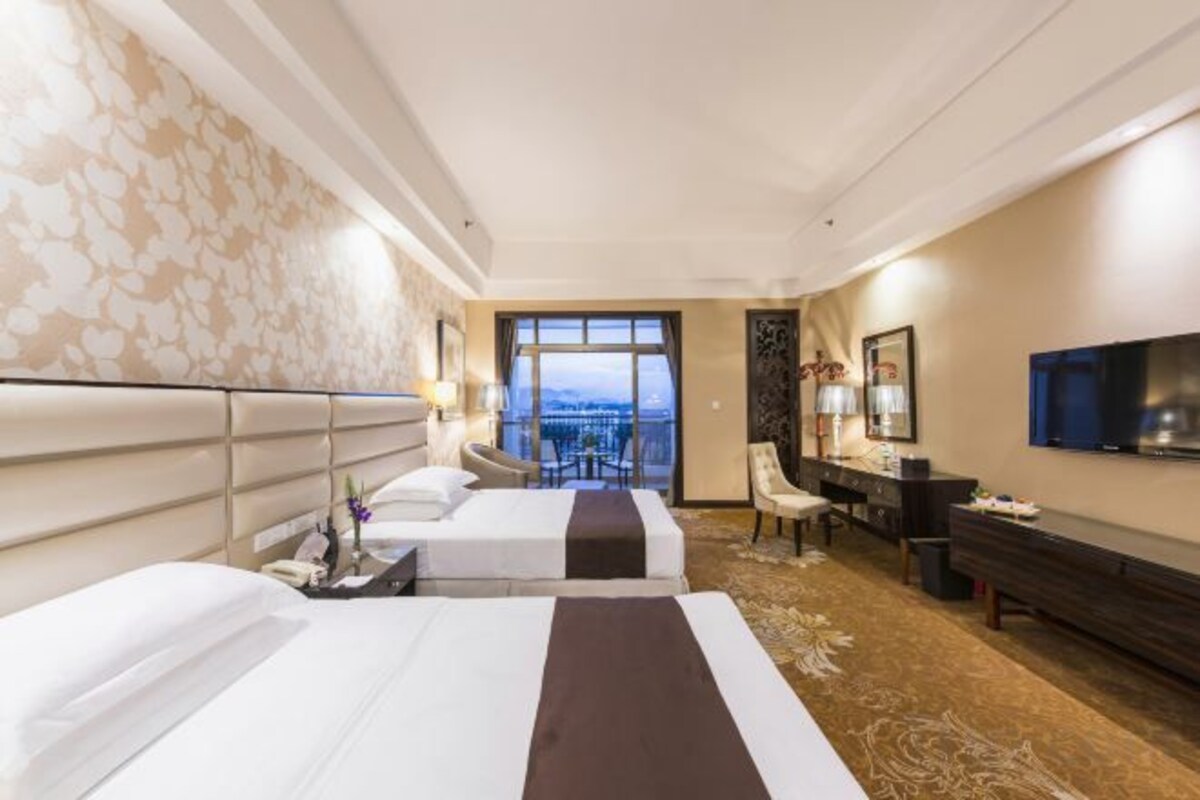 Deluxe Twin Room (Outdoor Balcony + Garden View + Comfortable Bedding)