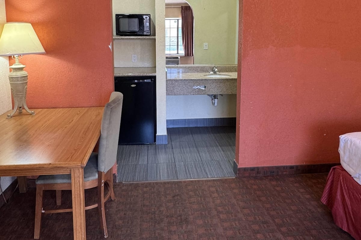 Room, 1 King Bed, Non Smoking