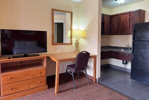 套房, 2 张大床, 无烟房 (Efficiency) | 办公桌、免费 WiFi、闹钟