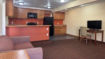 Suite, 1 slaapkamer, niet-roken (1 King Bed) | Een bureau, gratis wifi, een wekker