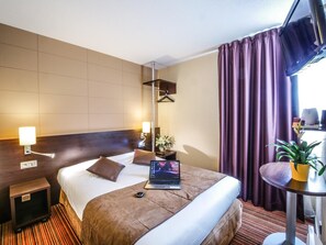 Premium bedding, free cribs/infant beds, free WiFi, bed sheets - Hôtel Inn Design & Restaurant Alençon (Valframbert)