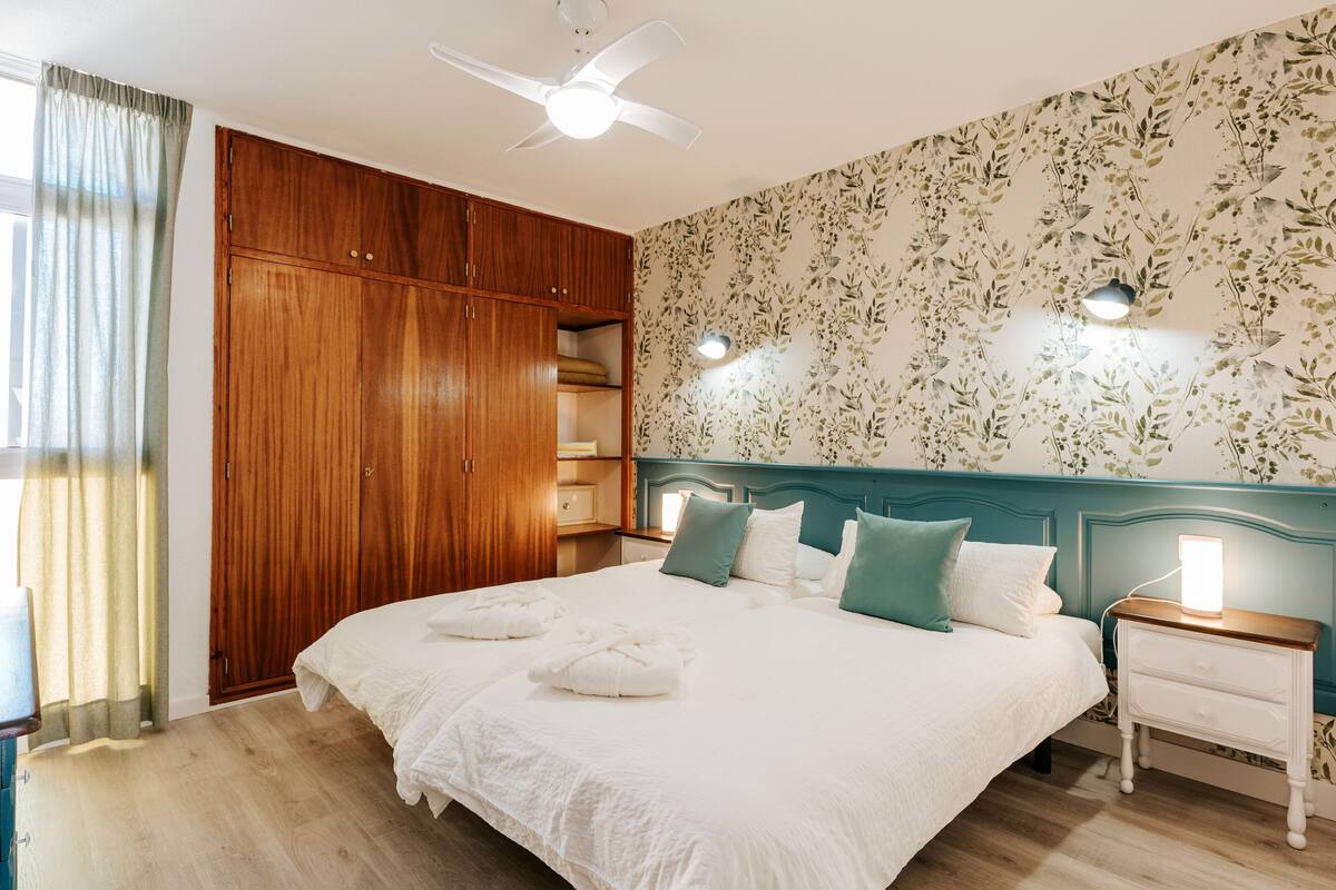 Premium Room | 1 bedroom, in-room safe, bed sheets