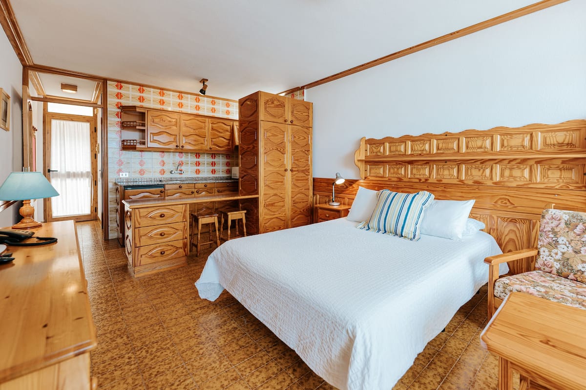 Standard Studio, 1 Bedroom, Balcony, Sea Facing | 1 bedroom, in-room safe, bed sheets